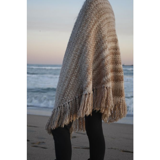 Chal de lana en tonos de beige