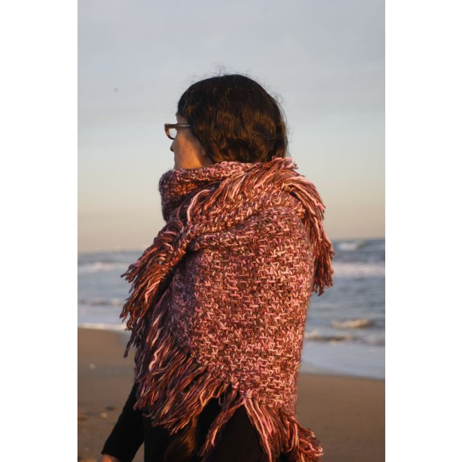 Chal de lana Merino teñido artesanalmente.