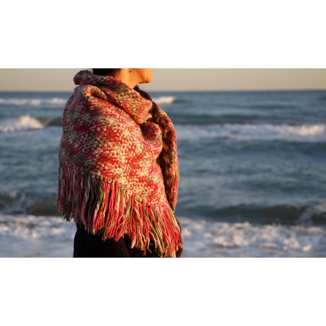 Chal de lana Merino teñido artesanalmente.