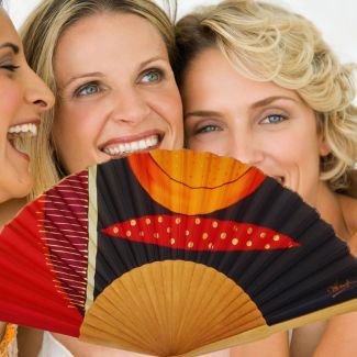 Elegante abanico de seda negra y roja / Abanico plegable geométrico pintado a mano / Accesorio artesanal español de lujo / Regalo único