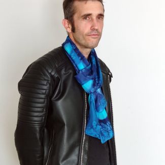 Bufanda de seda azul marino hipoalergénica: accesorio de moda masculino de alta calidad