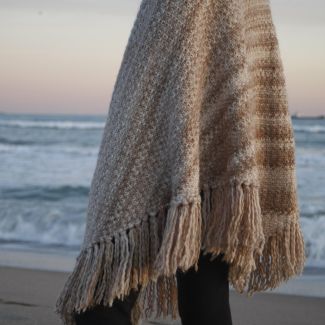 Chal de lana en tonos de beige