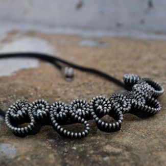Collar elegante de cremallera