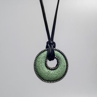 collar artesanal,collar lava ,collar largo, collar cremalleras, collar redondo, collar blanco,collar original,