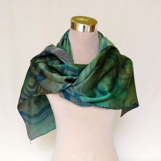 Elegante bufanda de seda verde oscuro para mujer: pañuelo grande de satén pintado a mano