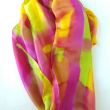 Bufanda de seda colorida con estampados en amarillo y fucsia: arte elegante para llevar puesto - 18 x 72 pulgadas 8