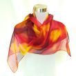 Bufanda de seda de gasa larga y vibrante: diseño abstracto ligero en rojo y amarillo